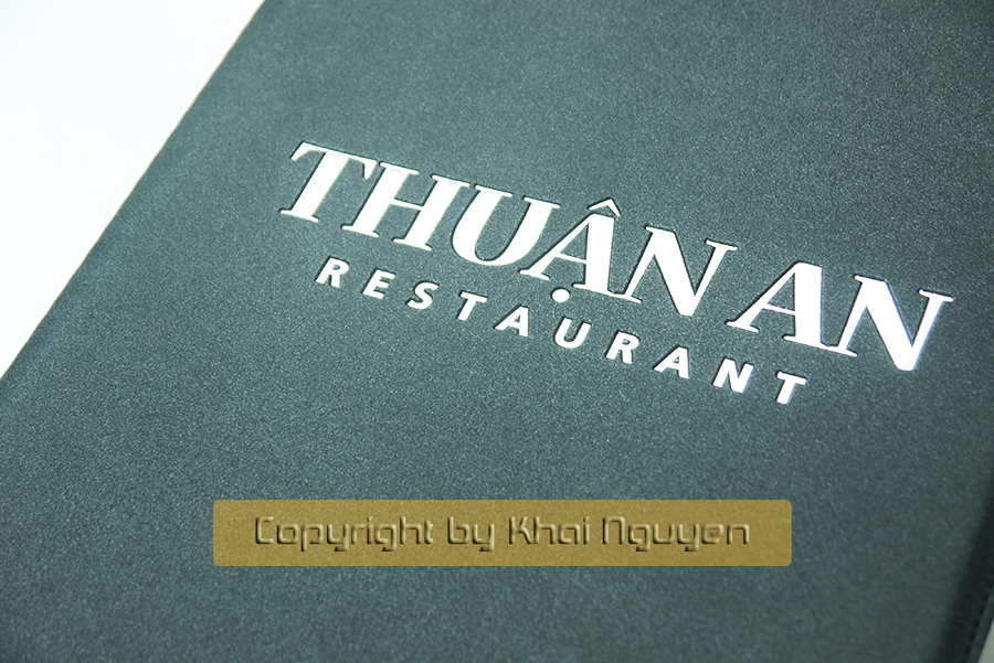 Mẫu làm menu da ép kim trắng cho nhà hàng Thuận An
