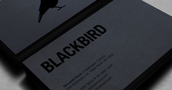 Name card màu tối kết hợp với ép kim đen ấn tượng